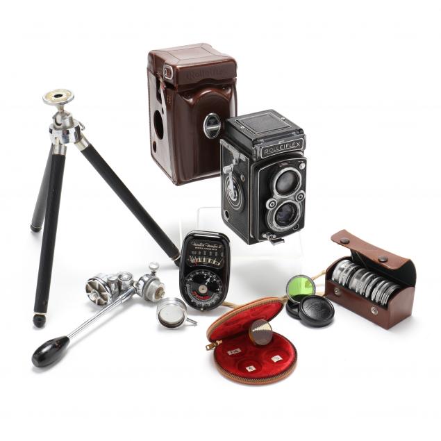 vintage-1950s-rolleiflex-camera-with-accessories