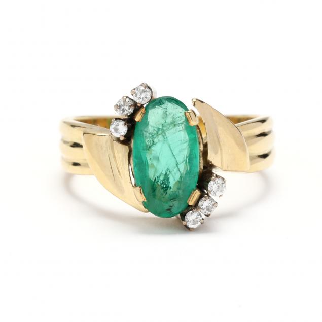 gold-emerald-and-diamond-ring