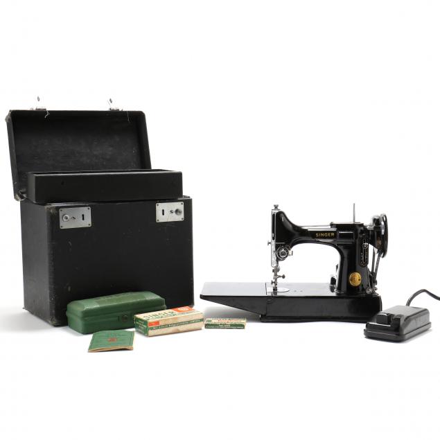 singer-featherweight-221-electric-sewing-machine