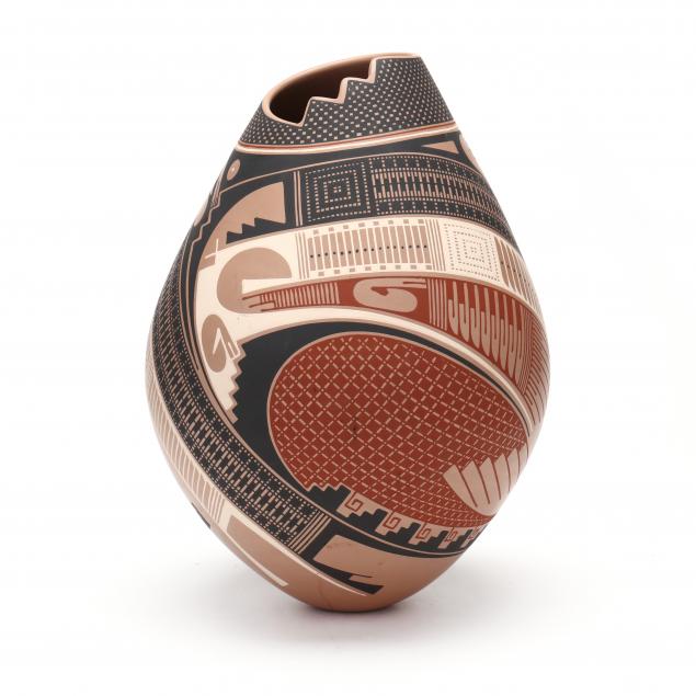 leonel-quezada-mata-ortiz-pottery-vessel