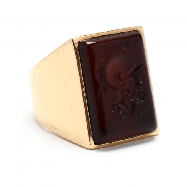 gold-and-hardstone-intaglio-ring