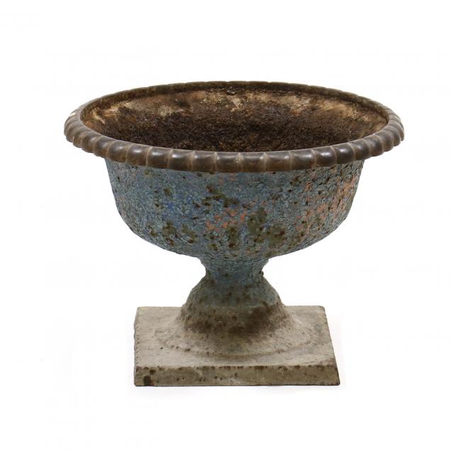 antique-classical-style-cast-iron-garden-urn