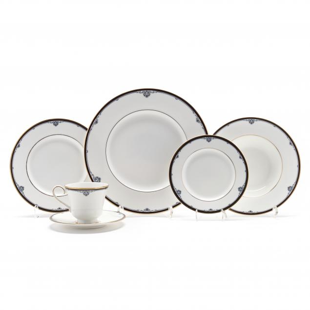 royal-doulton-127-pieces-of-i-princeton-i-pattern-china