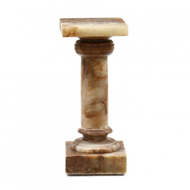 vintage-veined-alabaster-pedestal