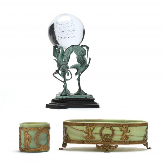 neoclassical-style-desk-accessories