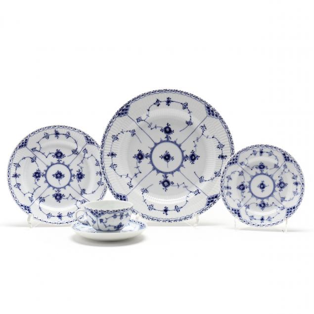 royal-copenhagen-102-pieces-of-i-blue-fluted-half-lace-i-china