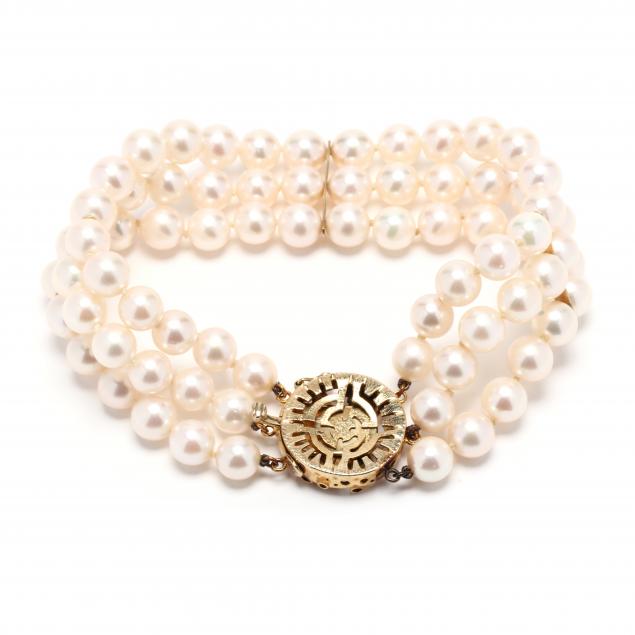 triple-strand-pearl-bracelet