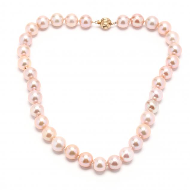 single-strand-blush-pearl-necklace-with-gold-clasp