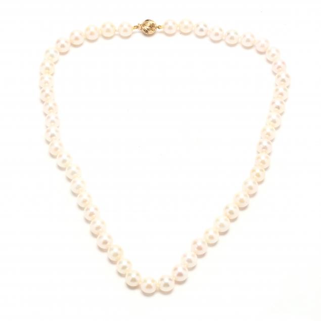 single-strand-pearl-necklace-with-gold-clasp