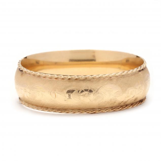 gold-floral-motif-engraved-bangle-rhine