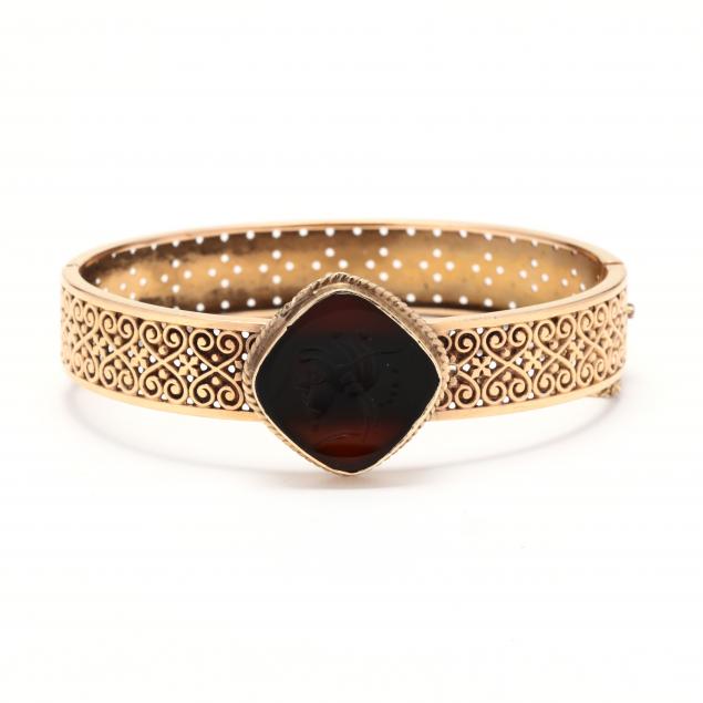 etruscan-revival-gold-and-sard-intaglio-bangle-bracelet