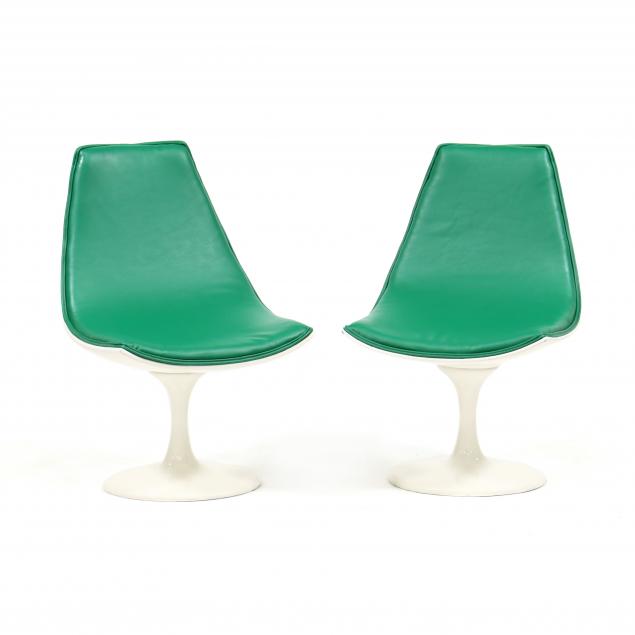 manner-of-eero-aarnio-pair-of-pedestal-chairs