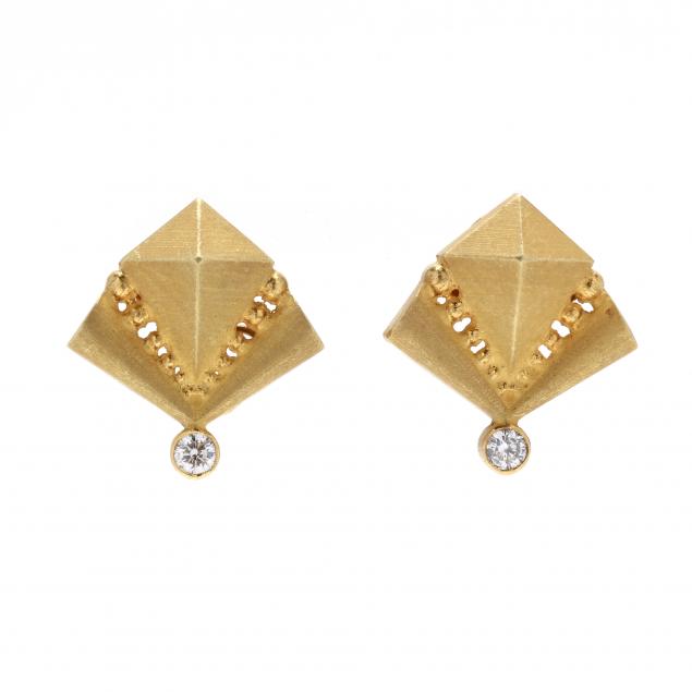gold-and-diamond-earrings