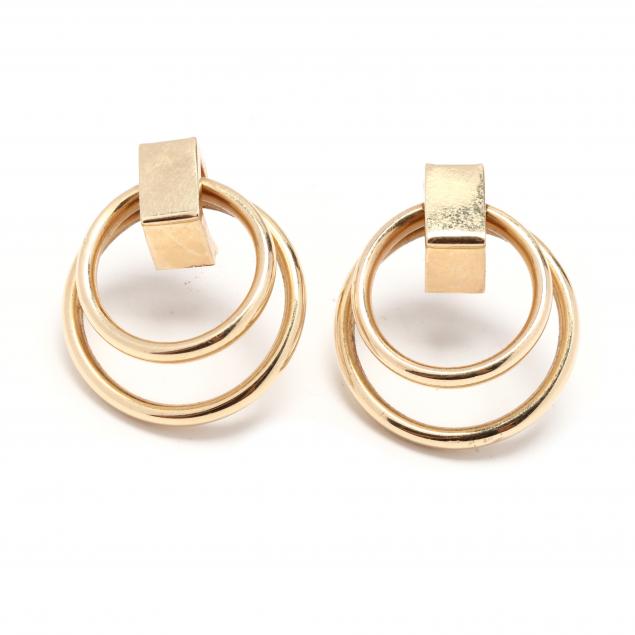 gold-earrings