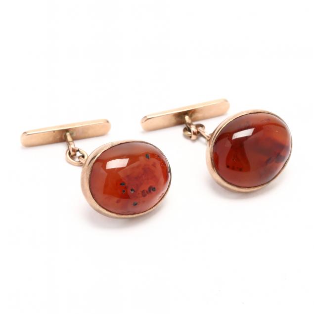 vintage-pair-of-gold-and-carnelian-cufflinks