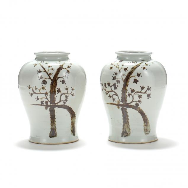 a-pair-of-large-chinese-jars