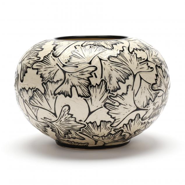 jennifer-falter-contemporary-ginkgo-leaf-pottery-vase