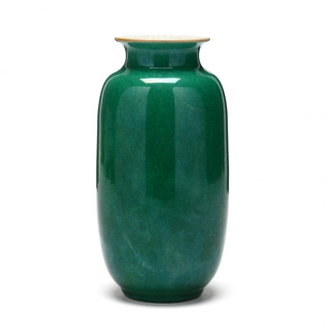 a-chinese-apple-green-glazed-porcelain-vase