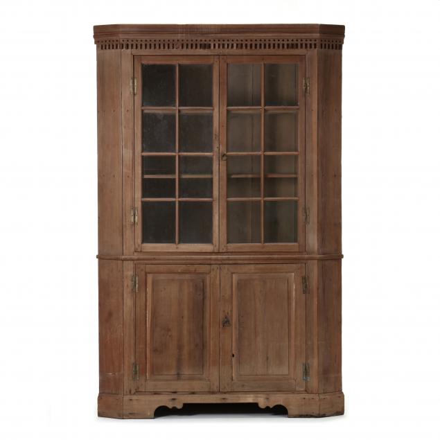 north-carolina-chippendale-corner-cupboard