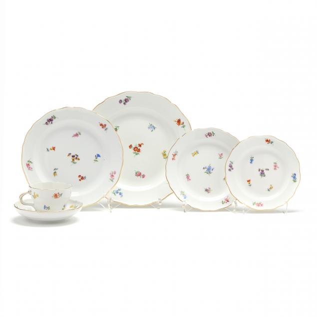 set-of-66-meissen-i-streublumen-i-dinnerware