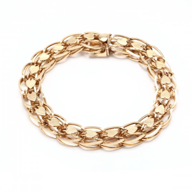 gold-heart-motif-bracelet