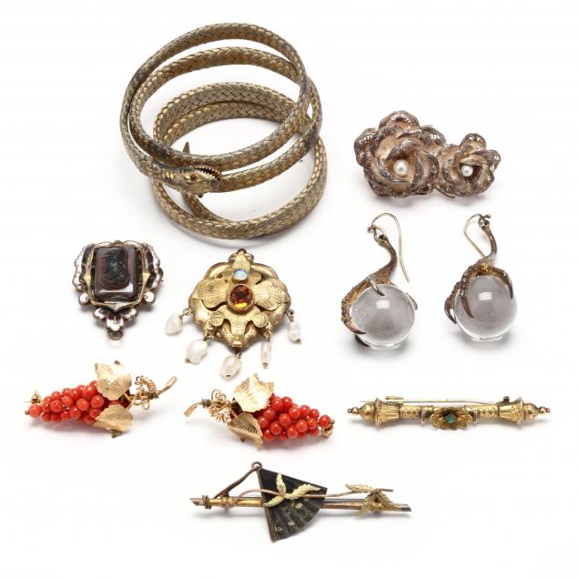 group-of-vintage-jewelry