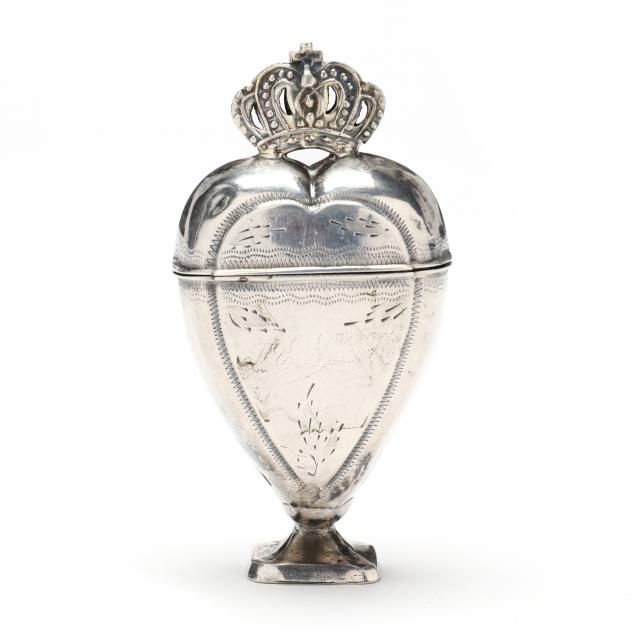continental-silver-crowned-heart-form-box