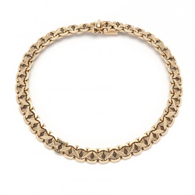 gold-bracelet