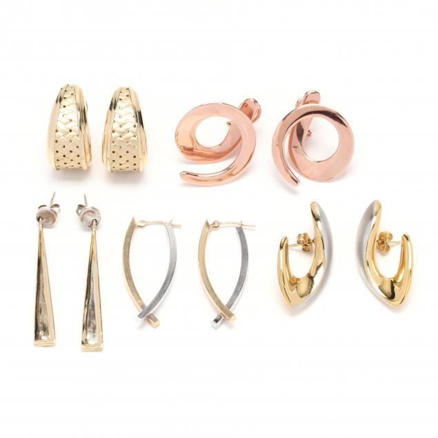 group-of-gold-earrings