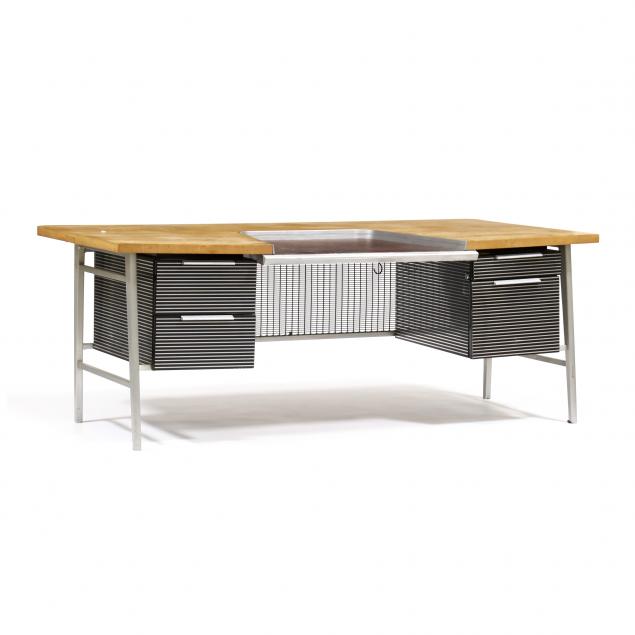 i-italic-styling-i-executive-desk