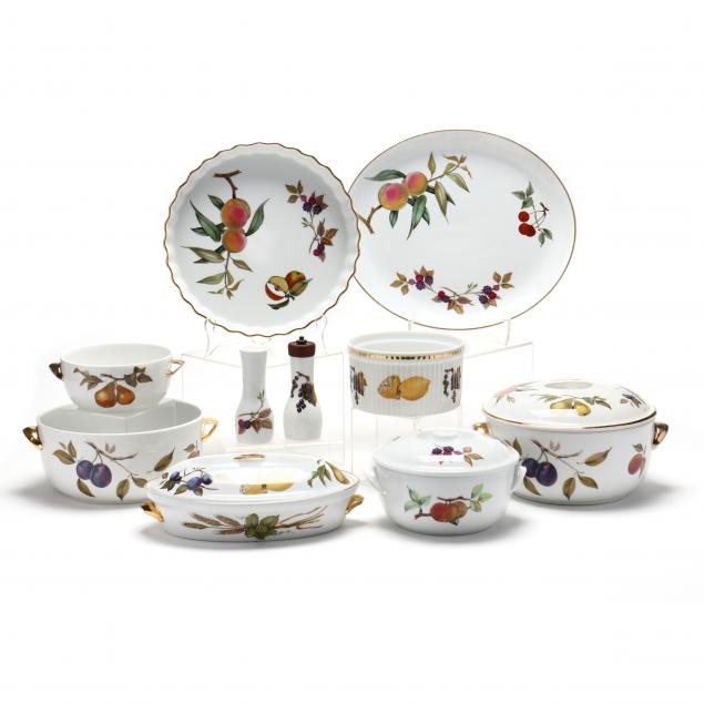 large-royal-worcester-i-evesham-gold-i-porcelain-dinnerware-service