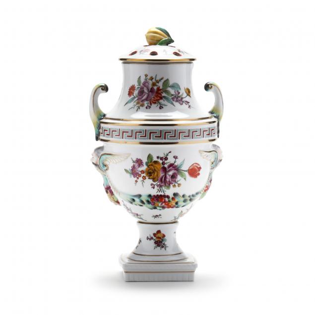 chelsea-house-porcelain-urn-and-cover