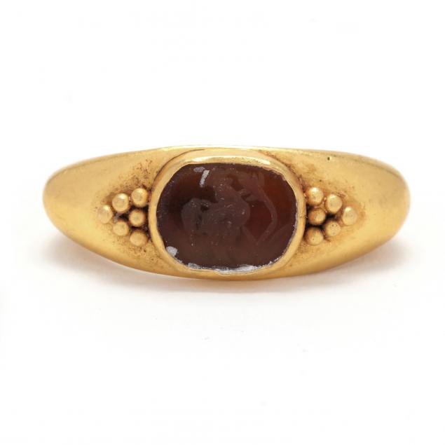 classical-style-gold-ring-inset-with-itaglio