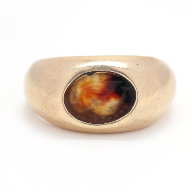 modern-gold-ring-with-classical-style-intaglio