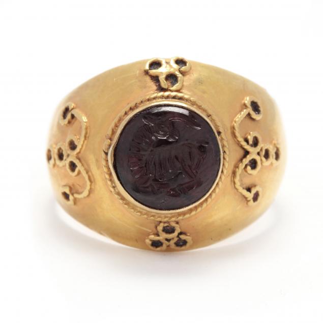classical-style-gold-ring-with-intaglio-of-a-reclining-ibex