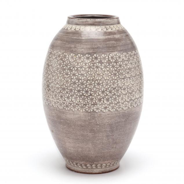a-japanese-studio-ceramic-vase