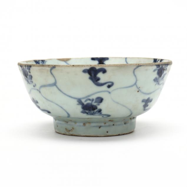 a-chinese-blue-and-white-bowl-from-tek-sing-shipwreck