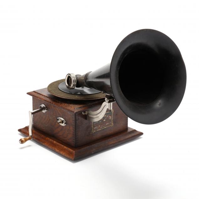 victor-junior-external-horn-record-player