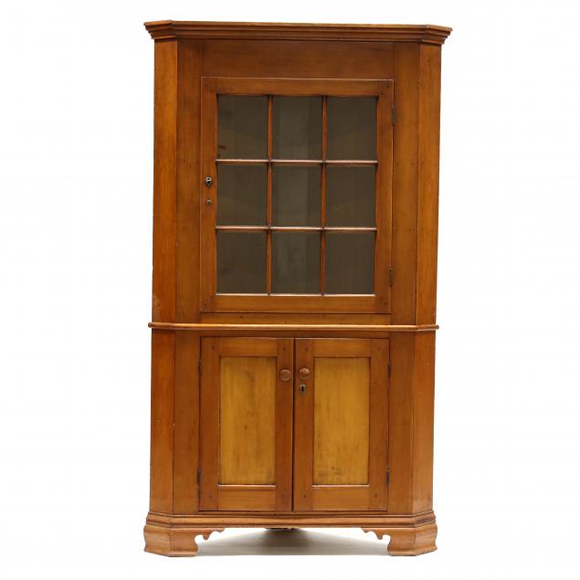 mid-atlanic-late-chippendale-pine-corner-cupboard