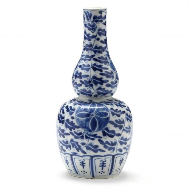 a-chinese-porcelain-blue-and-white-double-gourd-vase
