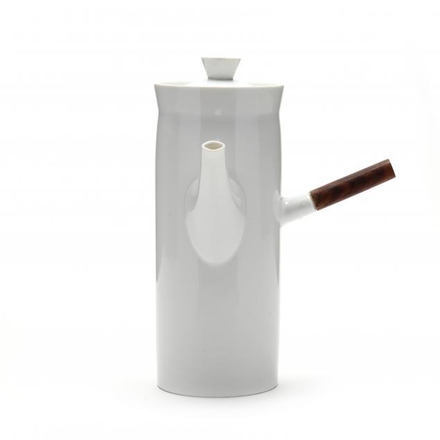 lagardo-tackett-kenji-fujita-porcelain-coffee-pot