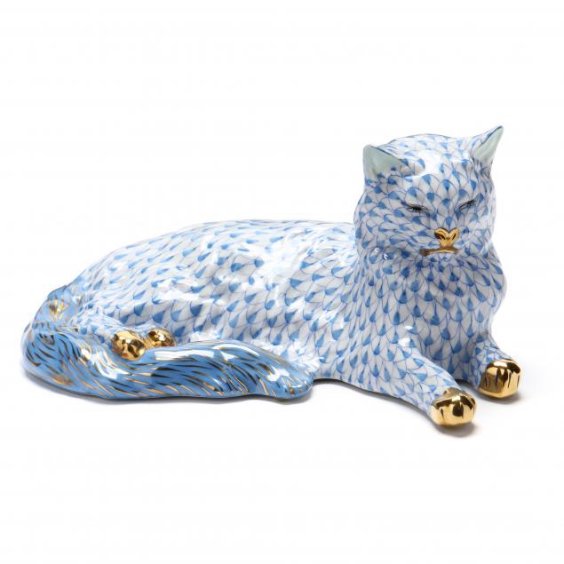 herend-porcelain-relaxing-cat