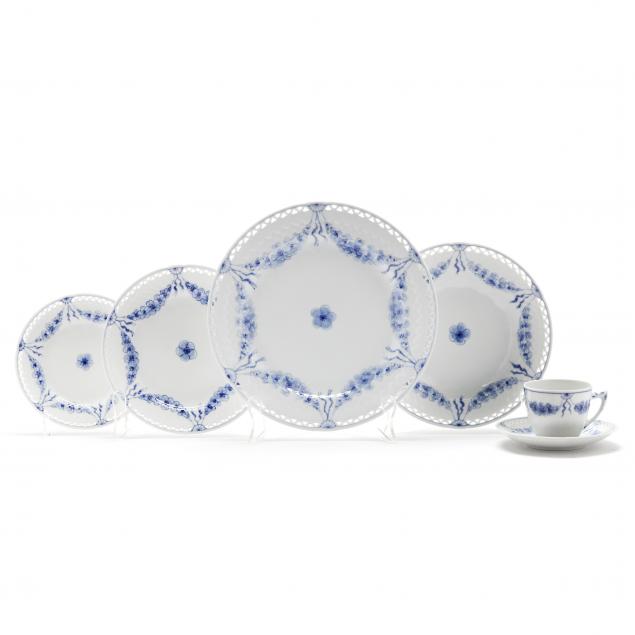 bing-grondahl-42-pieces-of-i-empire-i-porcelain-dessert-service