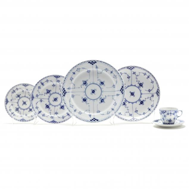 royal-copenhagen-45-pieces-of-i-blue-fluted-half-lace-i-porcelain-tableware