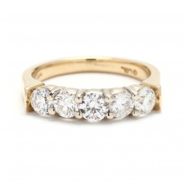 gold-and-diamond-ring