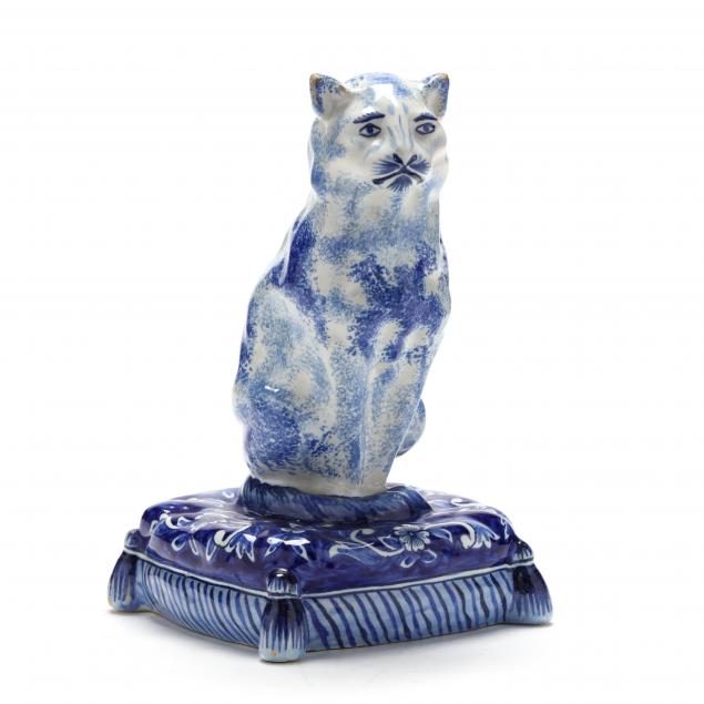 dutch-delft-blue-and-white-seated-cat