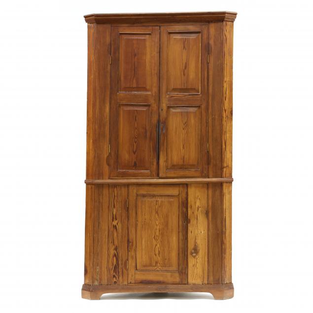 north-carolina-chippendale-corner-cupboard