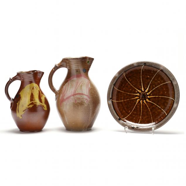mark-hewitt-pottery-nc-b-1955-two-pitchers-and-a-plate