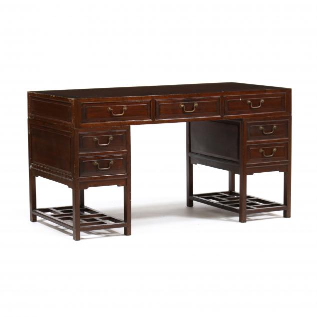chinese-doctor-s-desk
