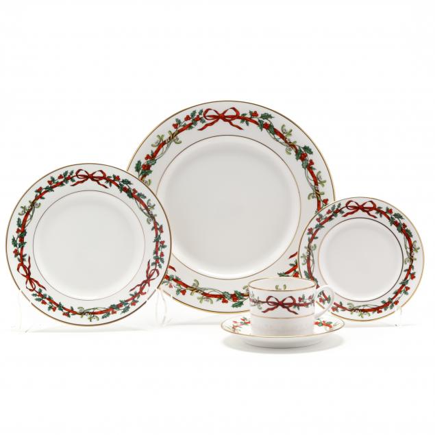 royal-worcester-i-holly-ribbons-i-partial-china-dinnerware-service